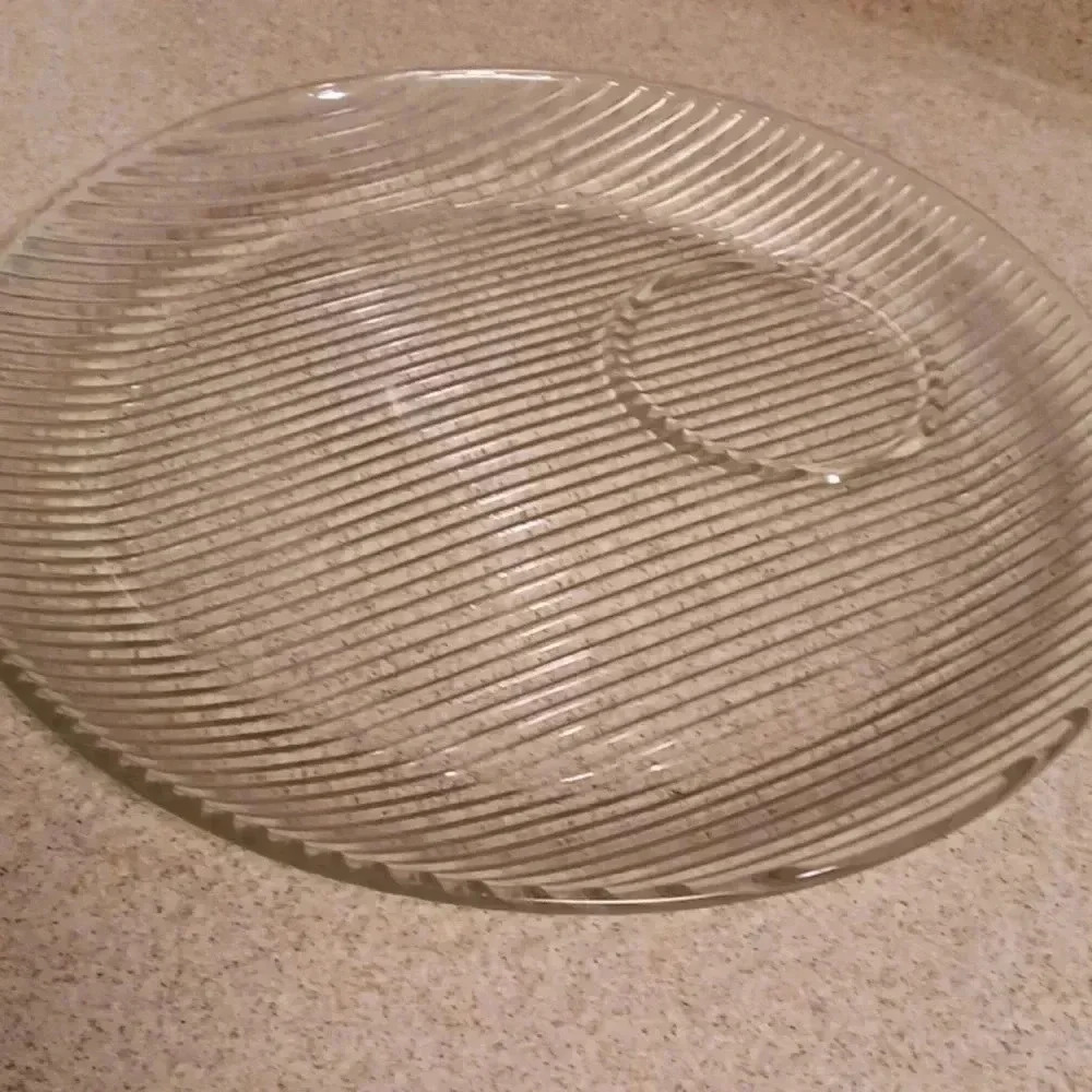 Clear glass plate for food serving